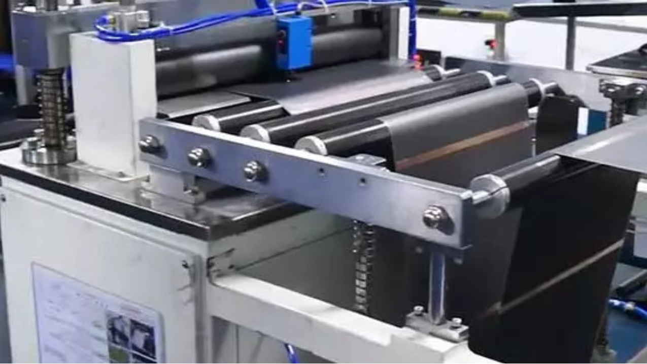 Clean cut edge of a battery electrode