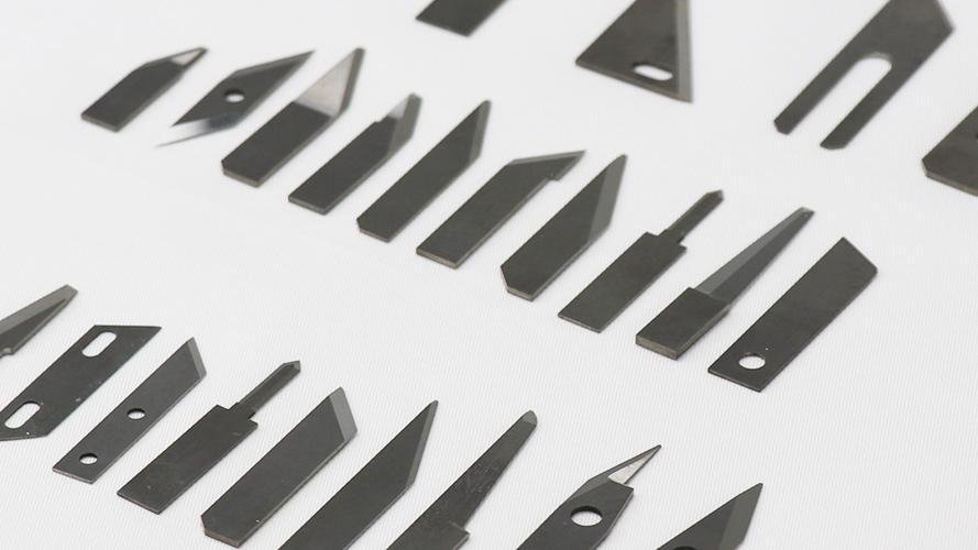 Cross-section of a coated blade showing a strong bond on a honed edge.