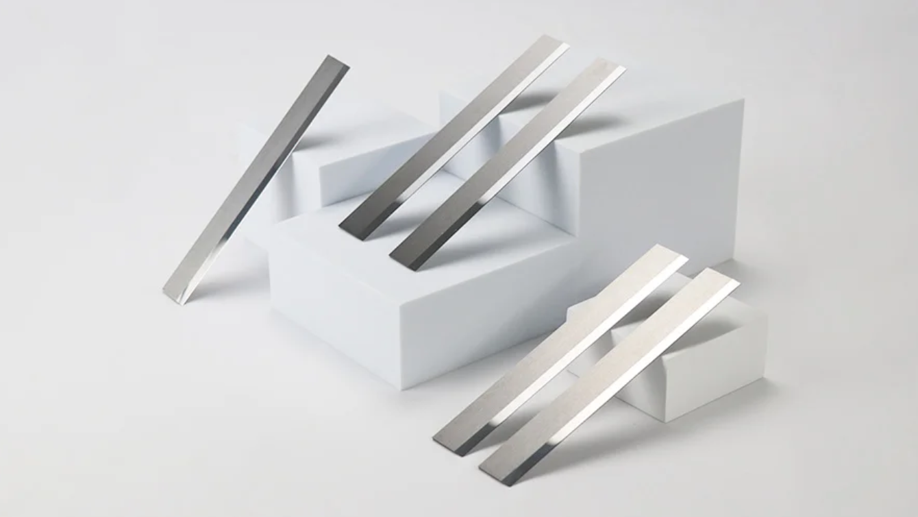 Common industrial blade edge types including straight, arc, and serrated