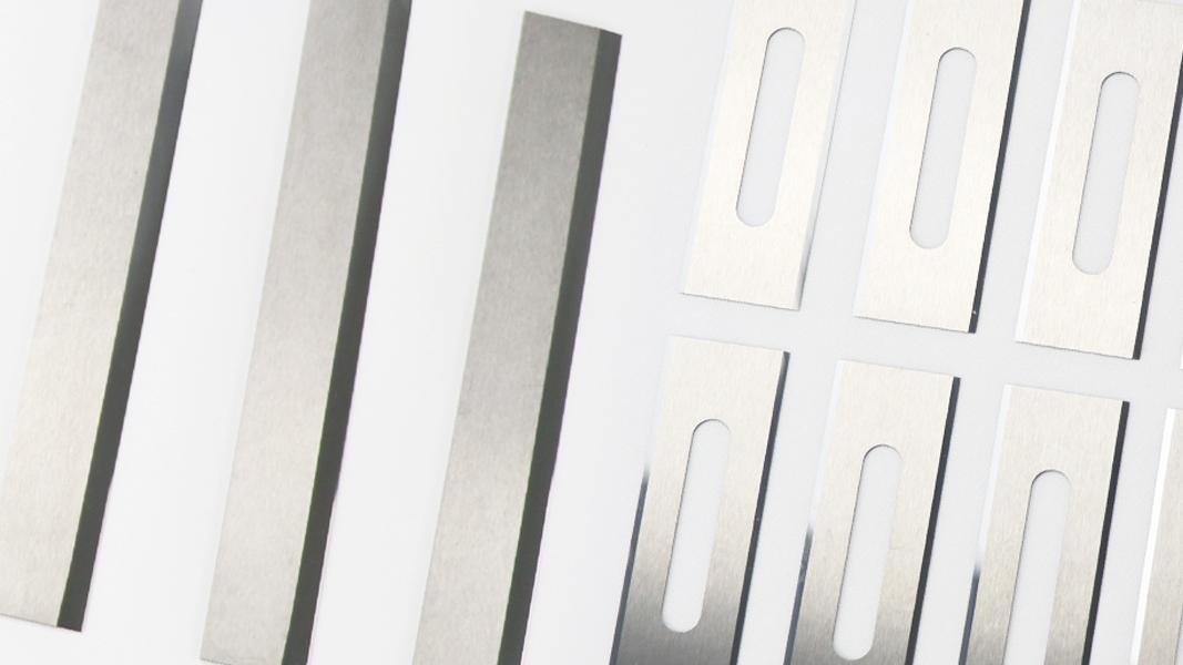 Different types of slitting blades including razor and circular shear blades
