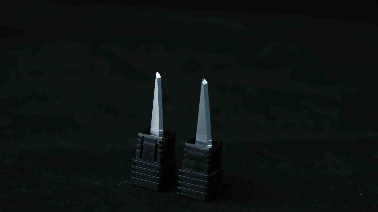 Diagram showing the offset of a drag knife blade