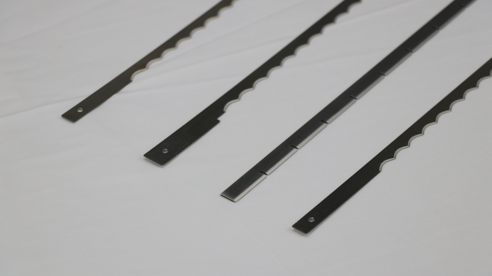 Perforating knives creating a tear line on a plastic package