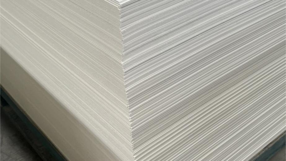 Cutting Soft Plastics Cleanly