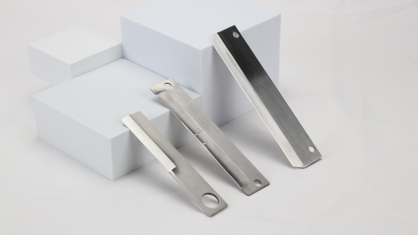 Close-up of a VFFS machine sealing jaw with an integrated blade