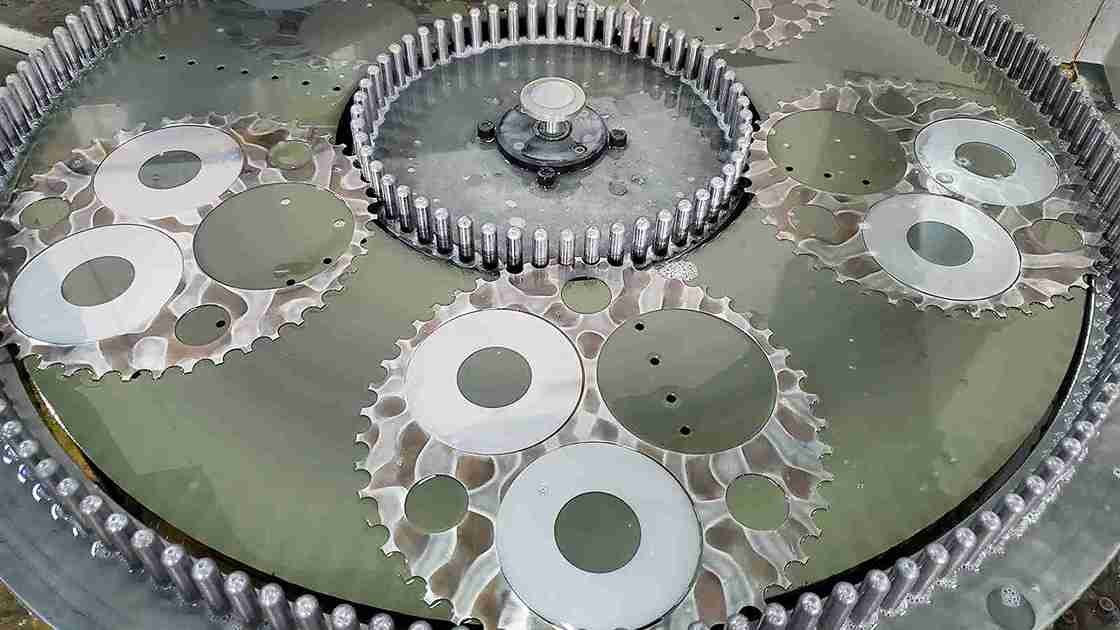 Blade regrinding machine in action