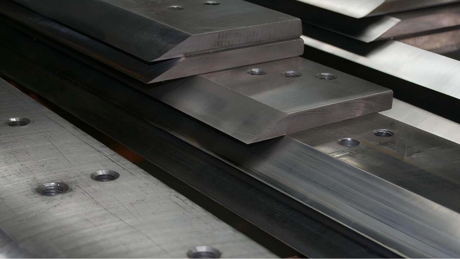 High-carbon steel industrial blade for paper cutting