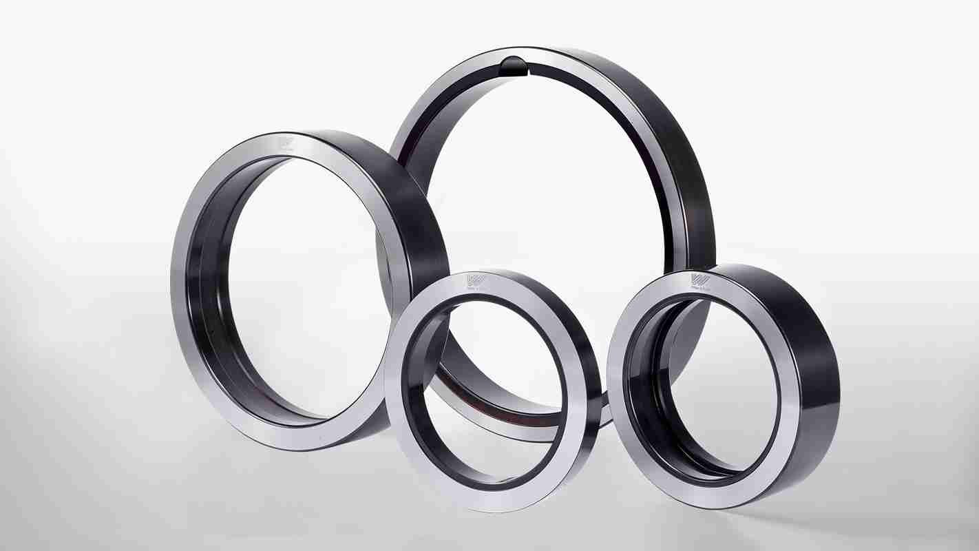 An illustration showing how small tolerance errors in spacers can stack up across a multi-knife setup