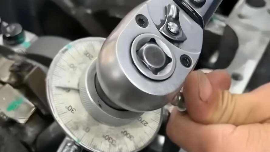 A torque wrench being used to tighten a blade clamping screw